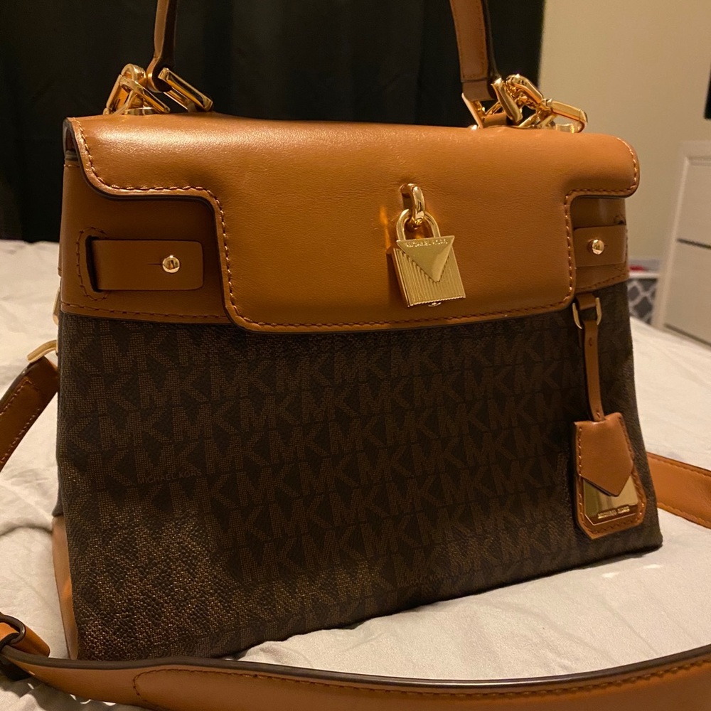 Michael kors crossbody bag